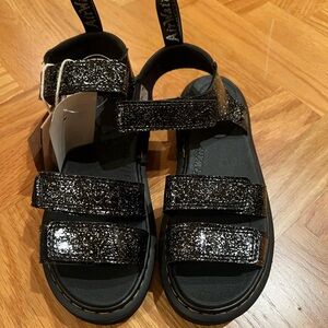 Brand new Doctor Marten sandale for girl. Very confortable. Size 3 Us / 34 EU